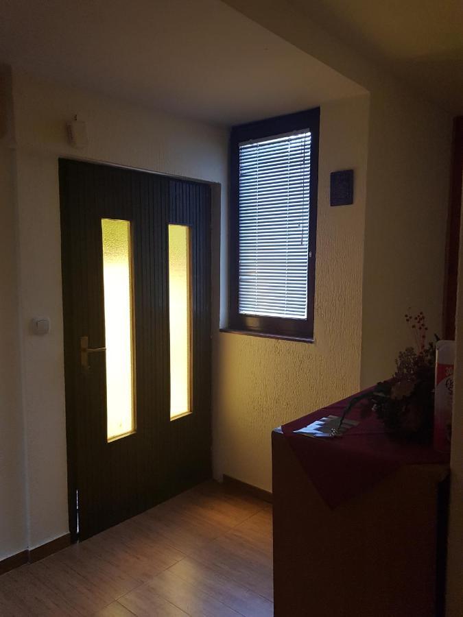 Pansion Lug Hotell Beograd Eksteriør bilde