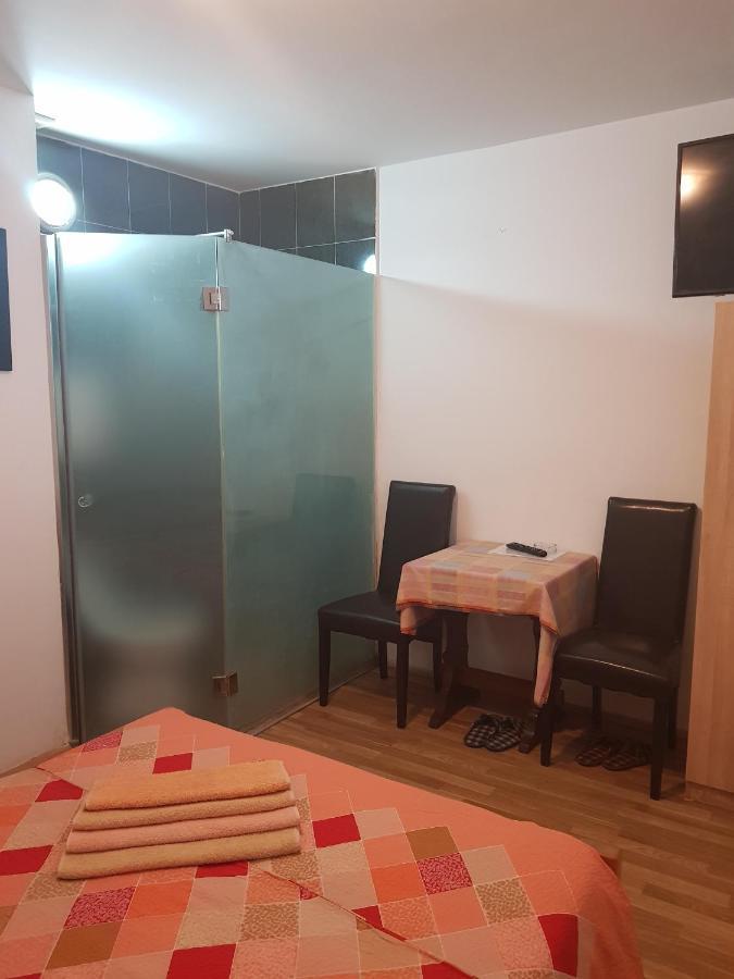 Pansion Lug Hotell Beograd Eksteriør bilde